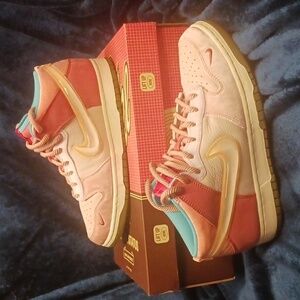 NIKE DUNK SOCIAL STATUS STRAWBERRY MILK